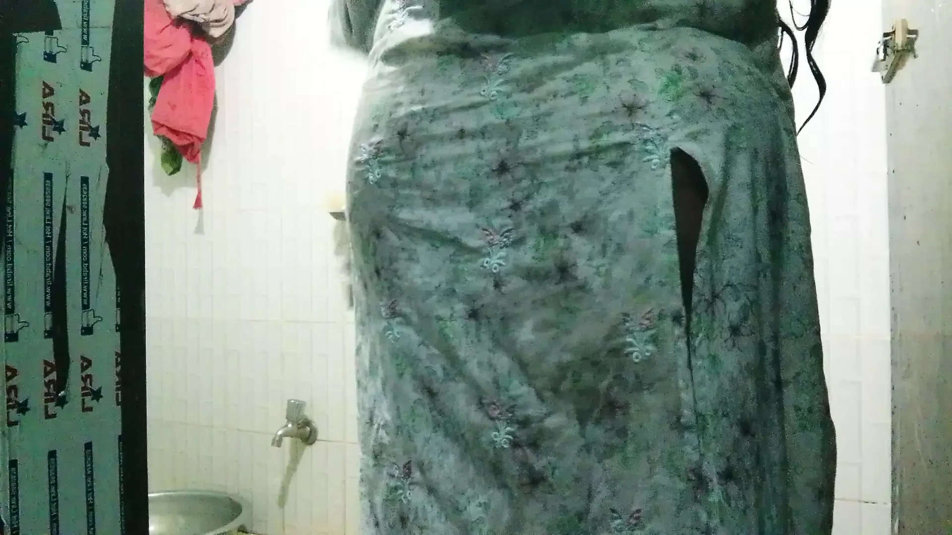 While the neighbor’s beautiful sister-in-law was showering, her brother-in-law was fucking doggy style and fucking her pussy.