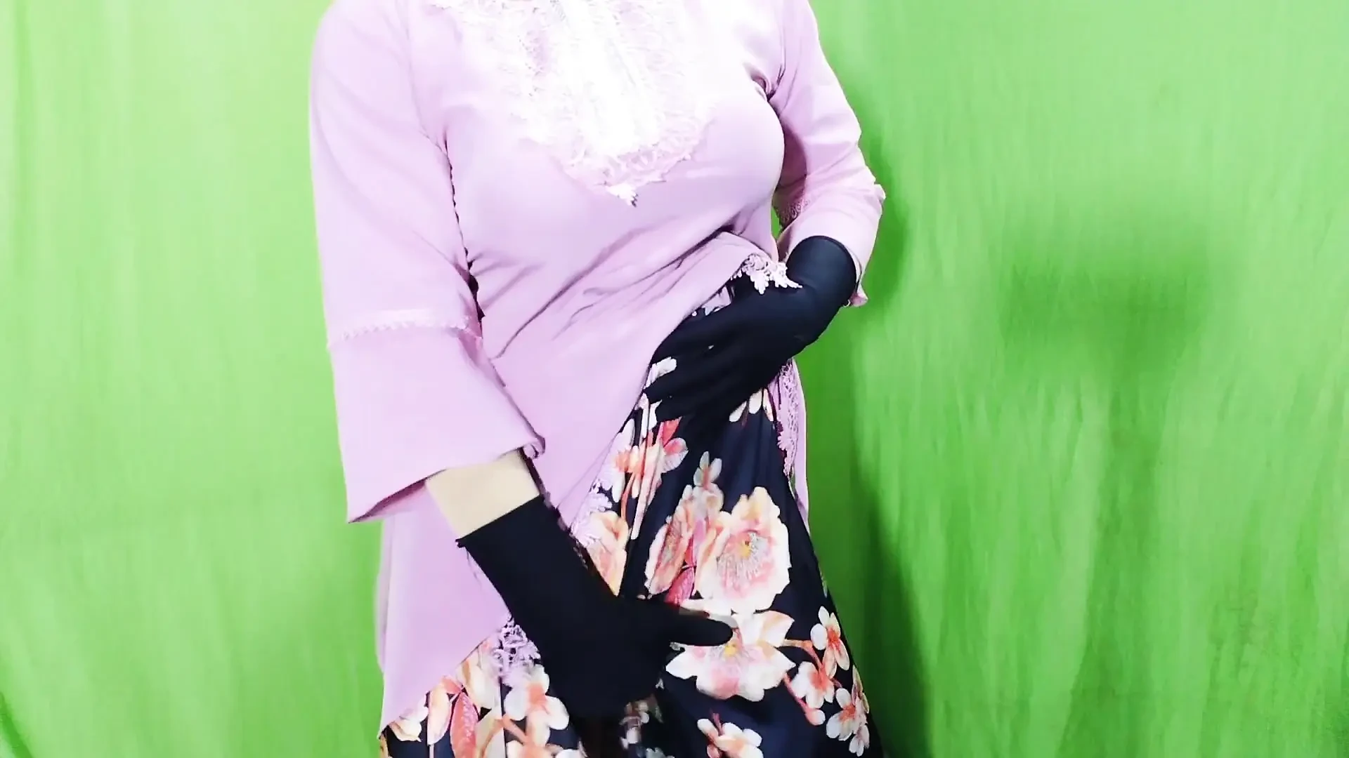 Indian beautiful village housewife having sex in the room – clear Hindi audio