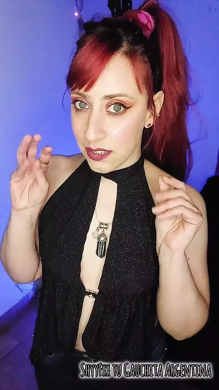 An Insistent and Fiery Sex Worker Approaches You on the Street with Her Spanglish and Her Tricks!!!!