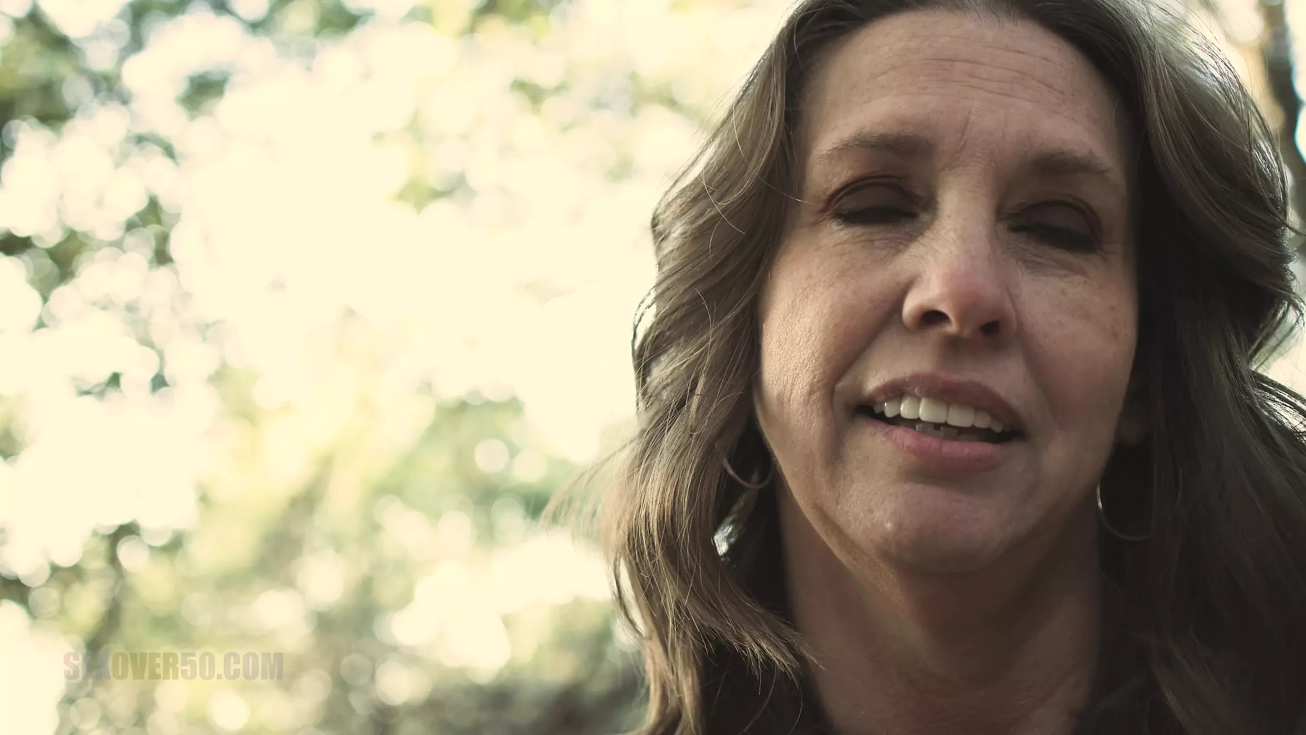 Hot Sexy Mature MILF Park Ranger Gets Caught Pleasuring Herself By A Younger Lost Hiker – Roxie The Park Ranger