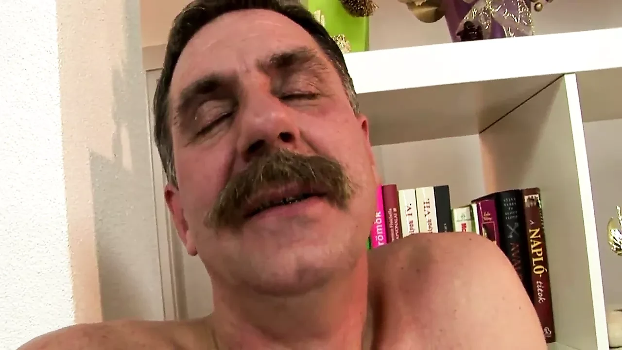 Young girl and old man fucking on the couch