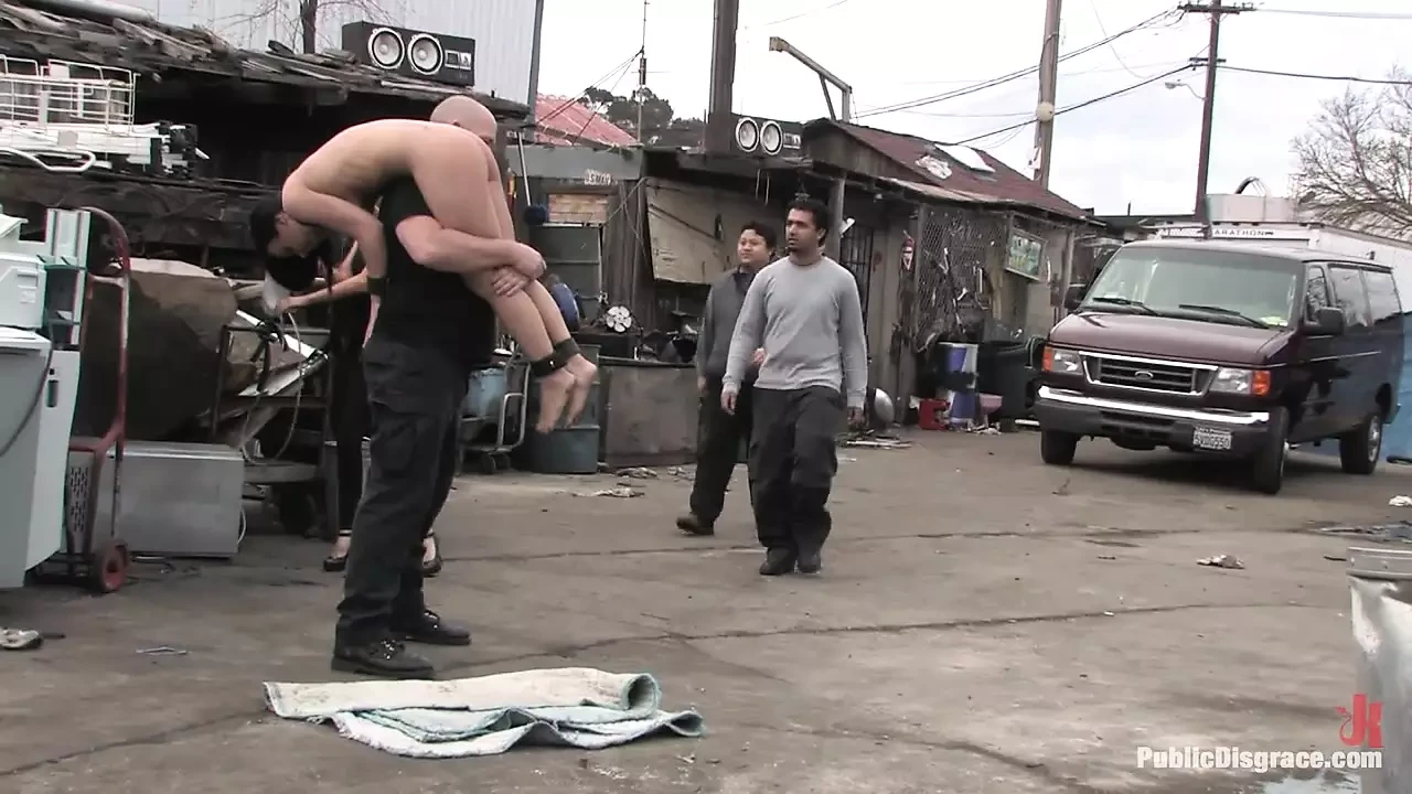 Julie Night – Fisted and Fucked in the Junkyard