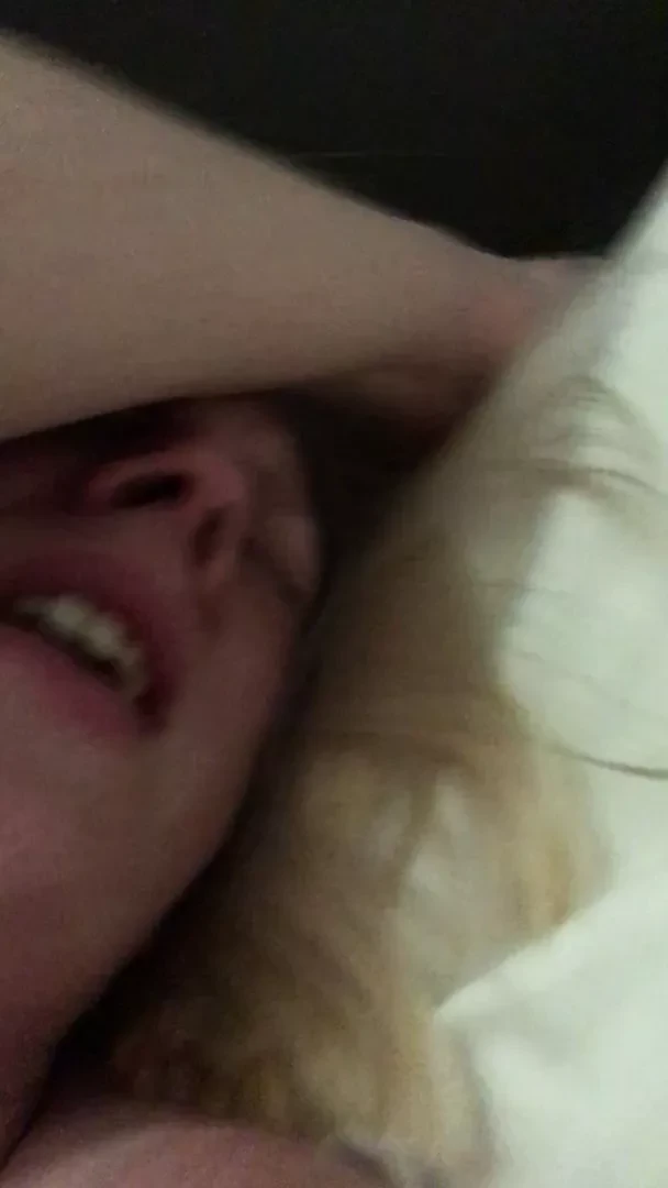 Uk milf Annabel loving it in hotel