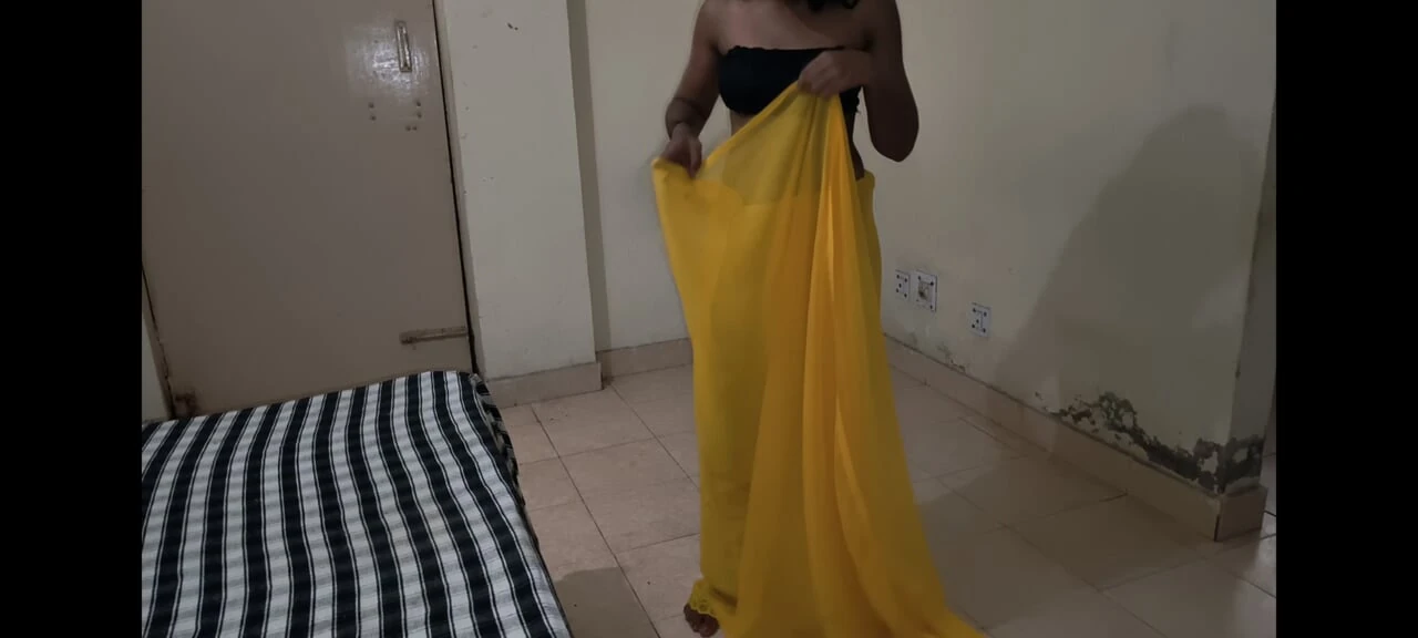 Sexy Teen (18+) Year Old Girl Wearing Yellow Saari I Had Lot of Sex
