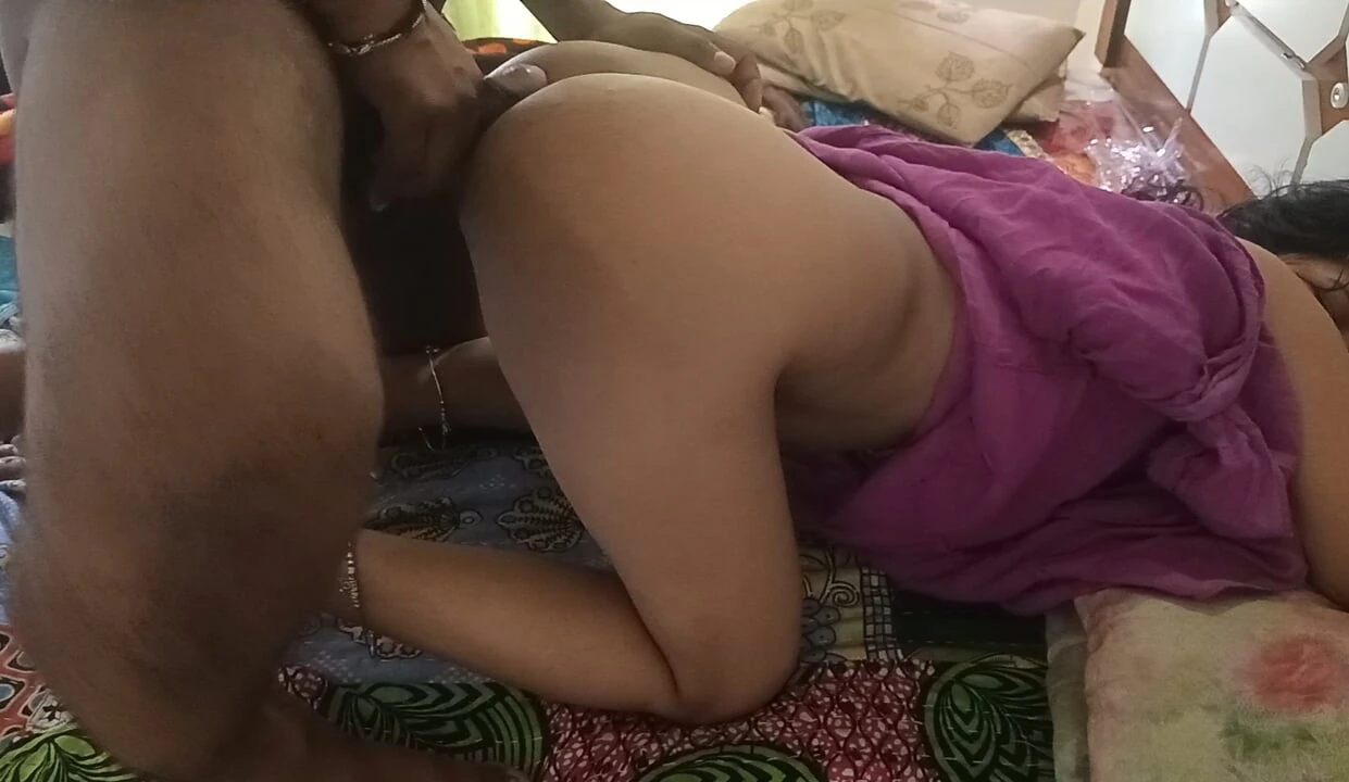 First time Indian bhabhi ki bahan ko chodai