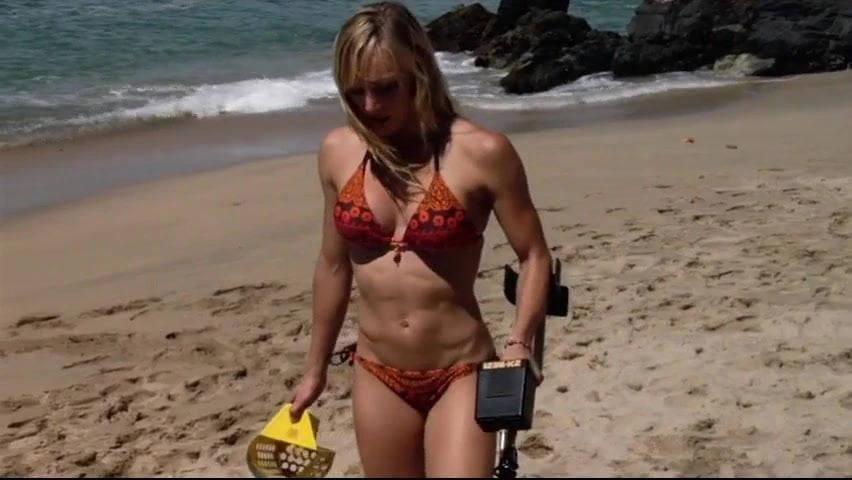 Lindsay Conklin: Sexy Bikini Girl – Sharktopus