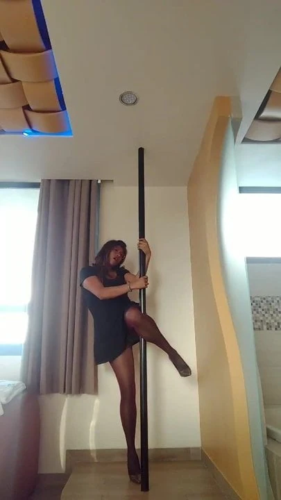 Amateur Pantyhose POLEDANCING