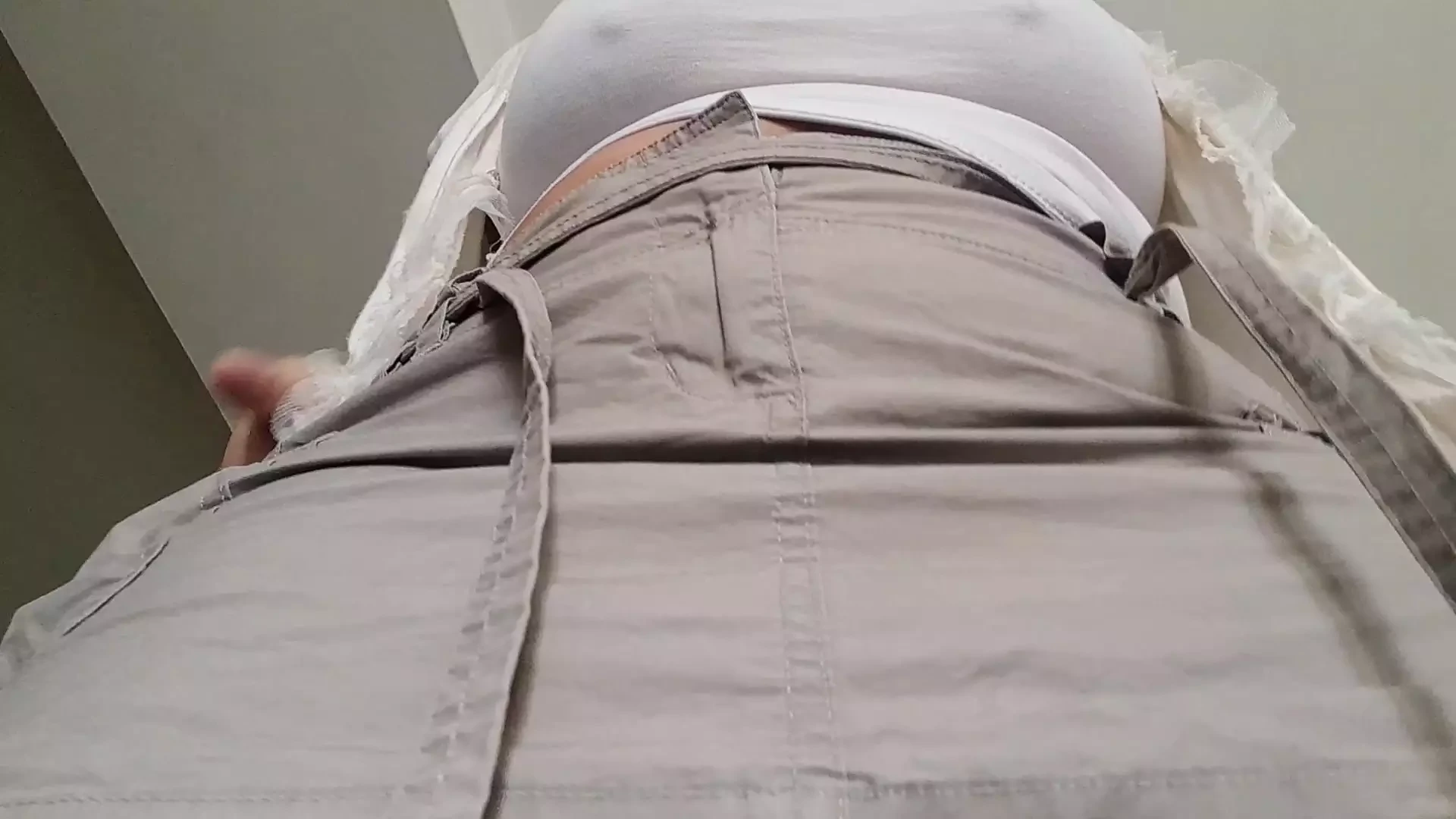 Big ass whore masturbates her huge pussy imagining that she is on her stepfather’s face