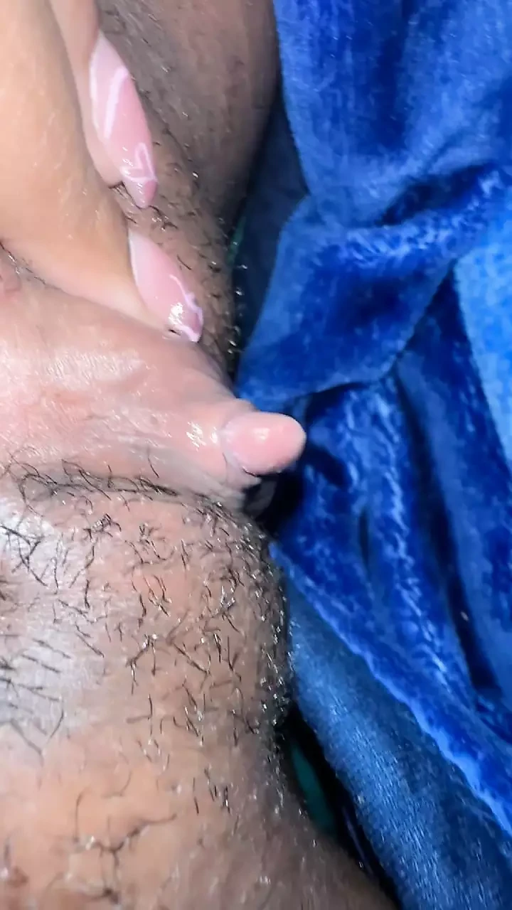 I’M BACK !!!!!!! BIG CLIT CLOSE UP & VIBRATOR