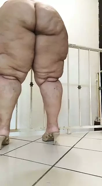 I’m still hot and my neighbor doesn’t get tired of licking my pussy, it’s delicious mmm for the yommi yommi.