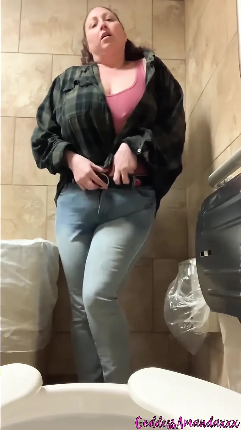 Curvy Brunette Going to the Toilet Four Times