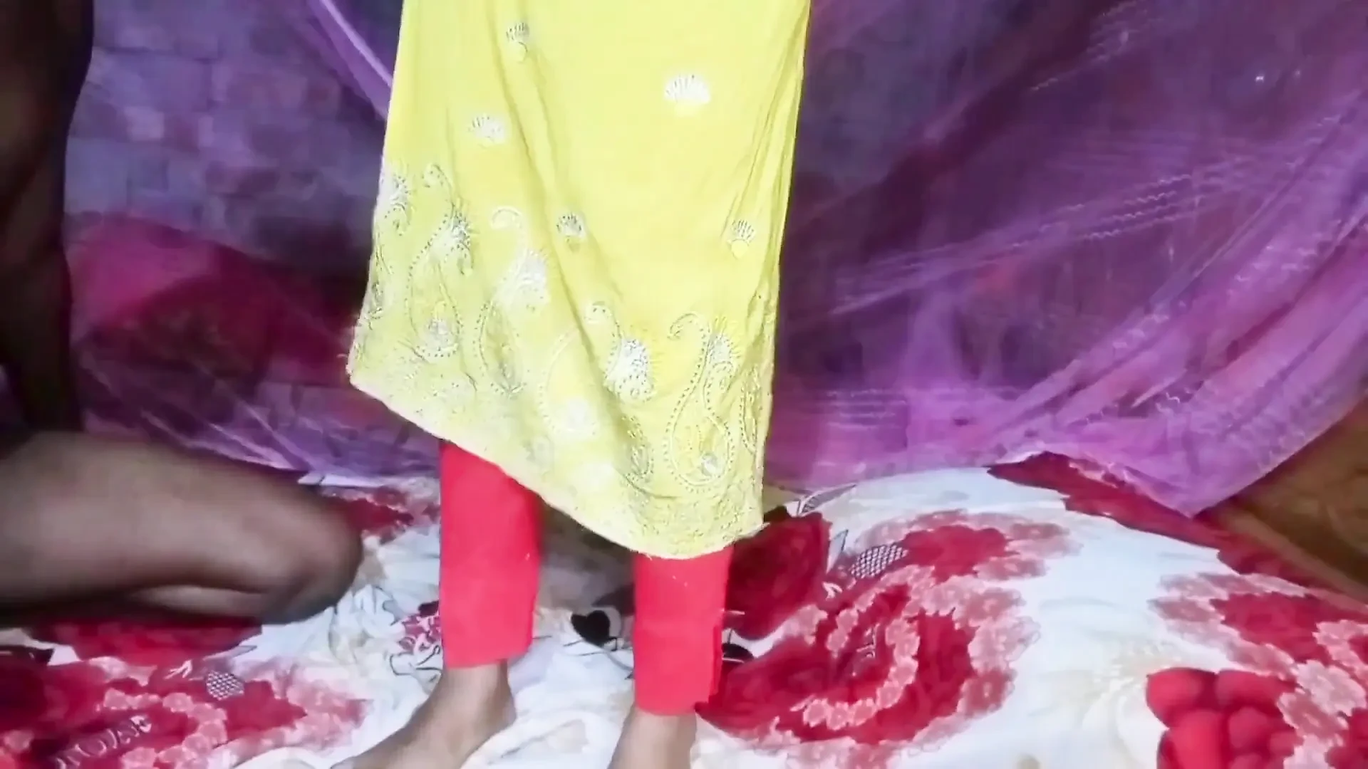 Cute College Girl Fucks Her Teacher by Putting Her Ass in Her Teacher’s Socks