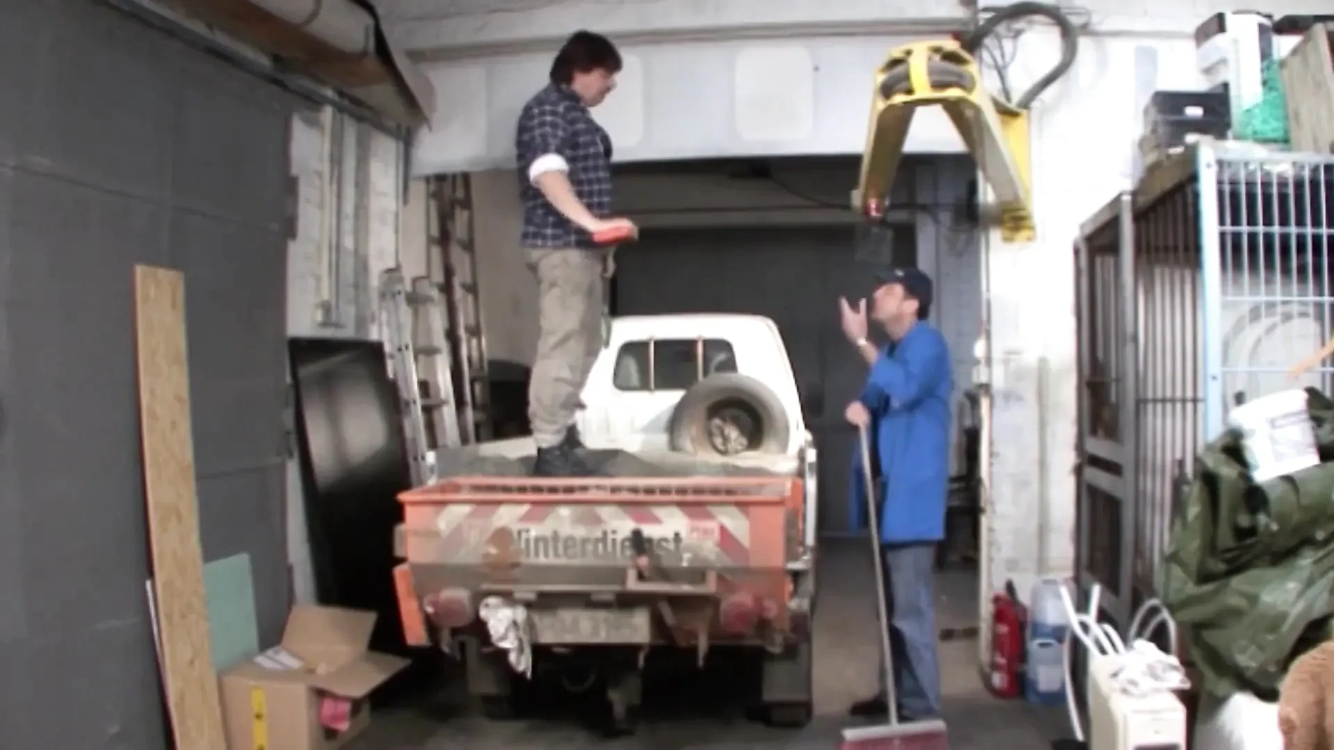 Hottie gets fucked by a huge cock to a mouth cumshot