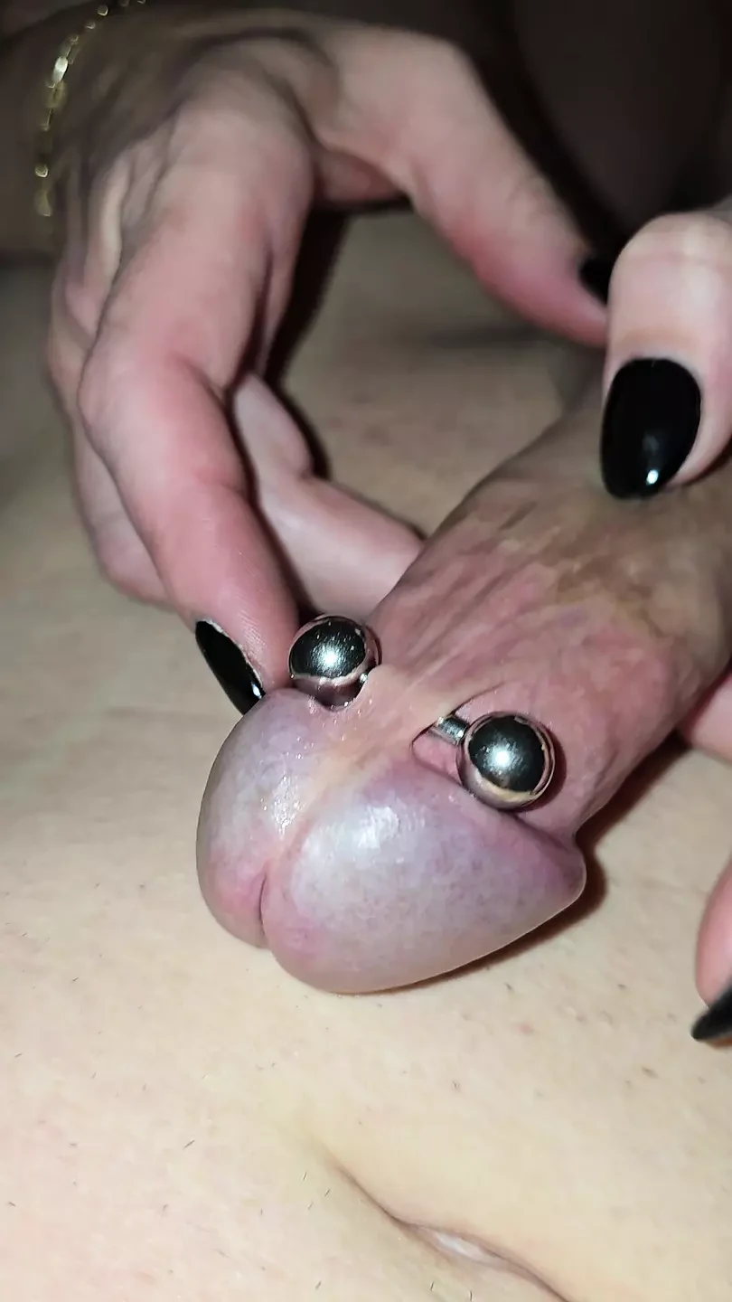 Real hot amateur milf downs huge cumshot from crystal glass