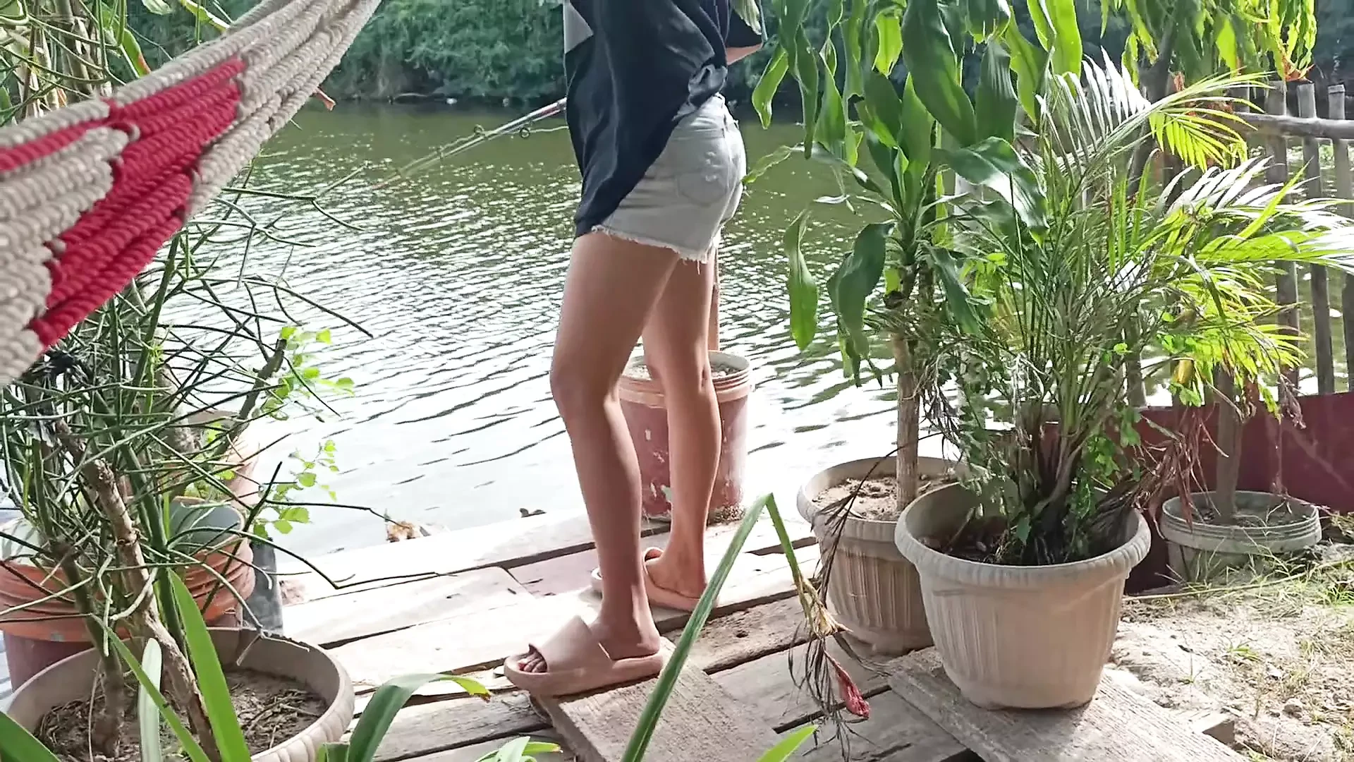 18 YEAR OLD FISHERMAN STEPDAUGHTER SCREW ON RIVERSIDE WHILE HIS WIFE PREPARING FOOD