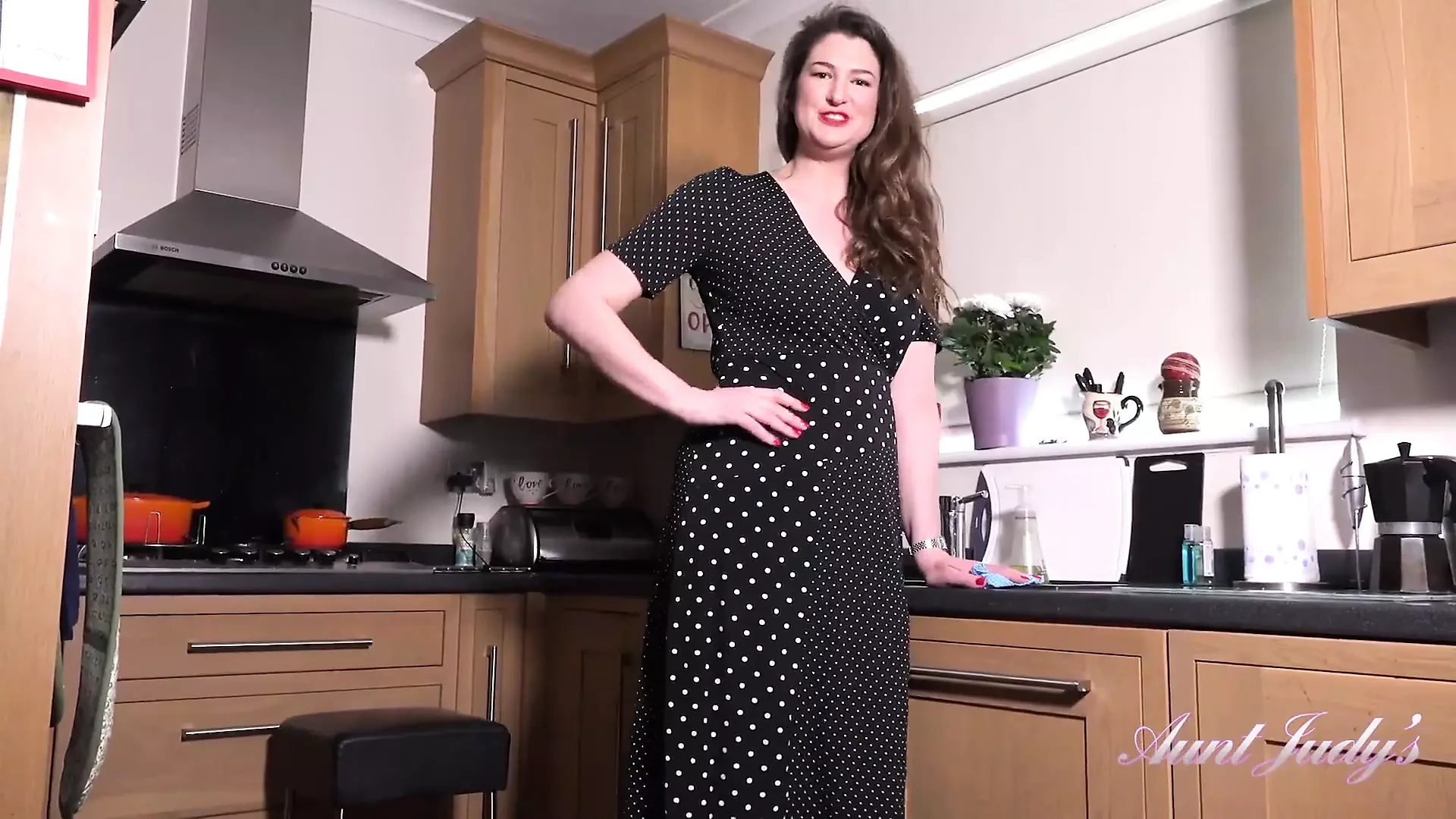 AuntJudys – Tall 35yo step-auntie Felicity gives you JOI in the kitchen