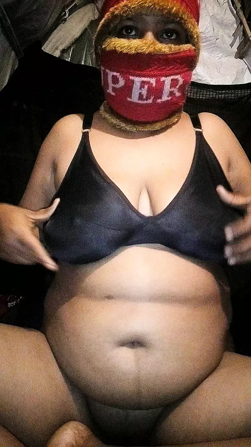 Bangladeshi  young girl fuck pussy by pot