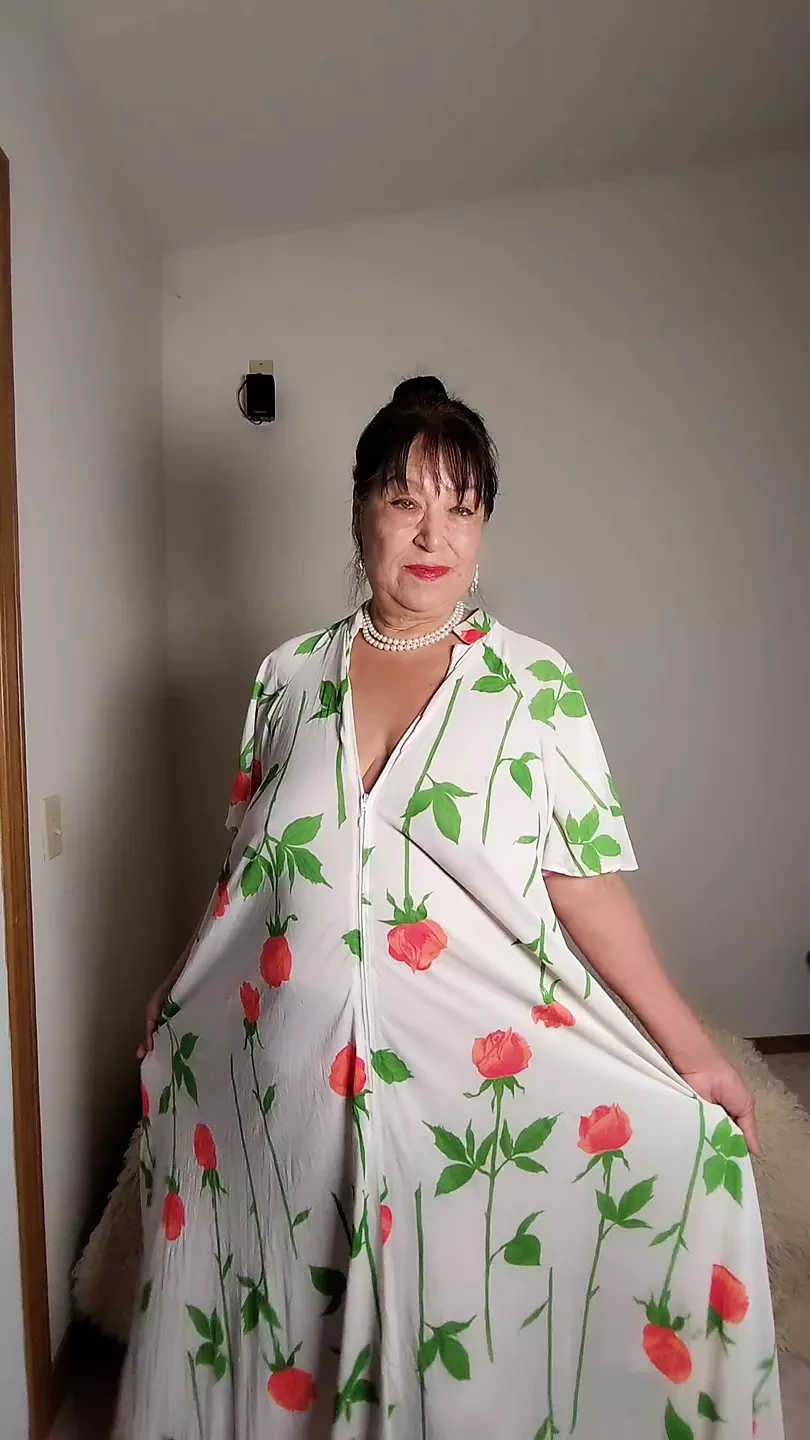 I Am Your Queen & You Are My King! Kneel & Obey! Do It Now!