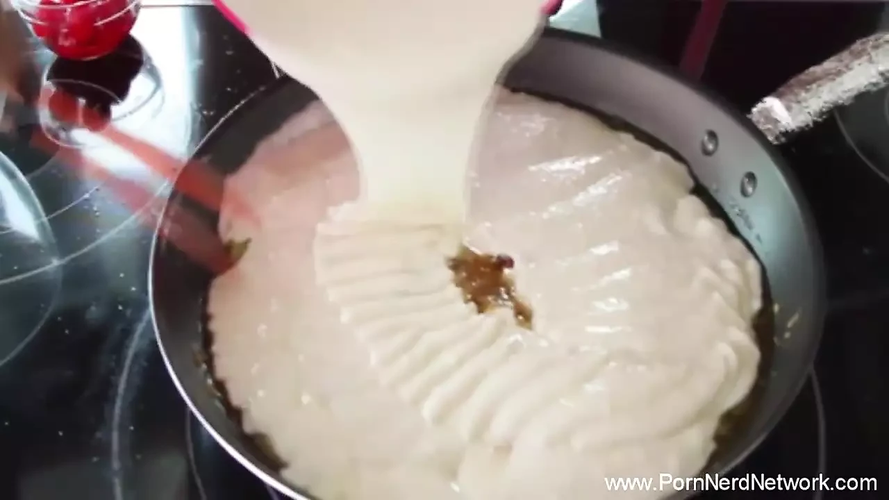 Two Gorgeous Lesbian Babes Kiss And Lick Their Pussies