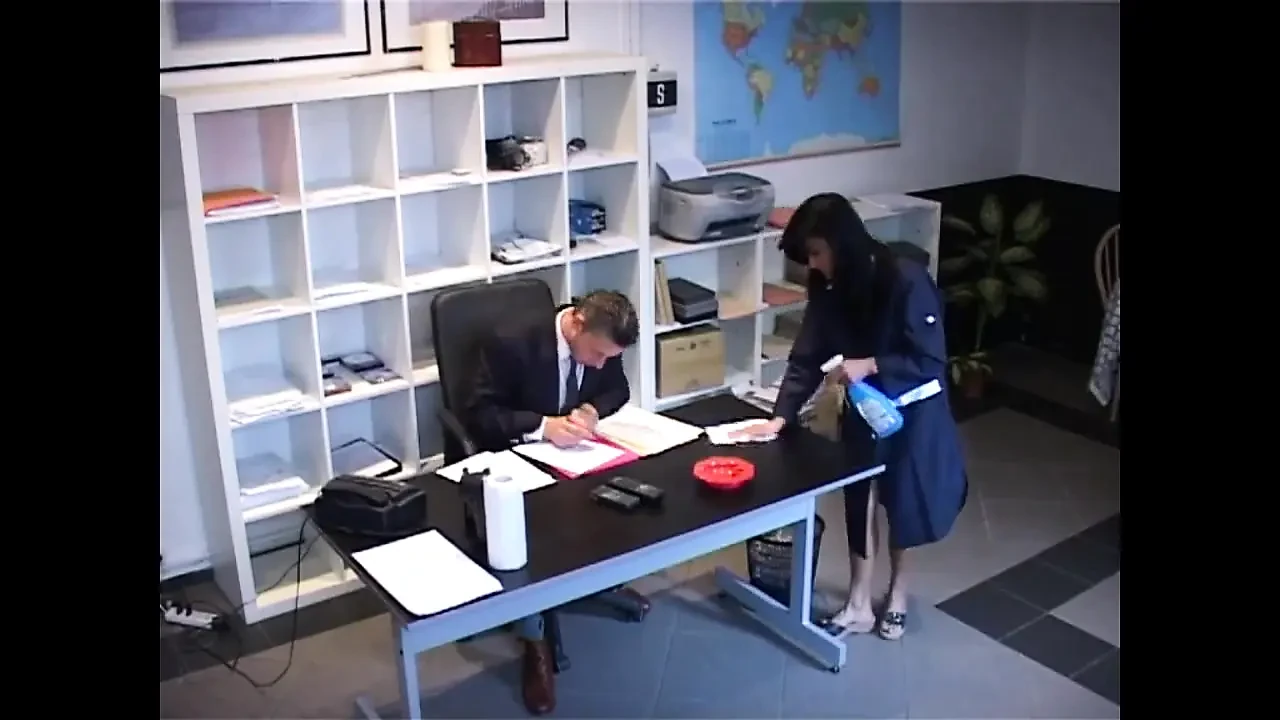 Big boobs cleaning lady loves fucking in office