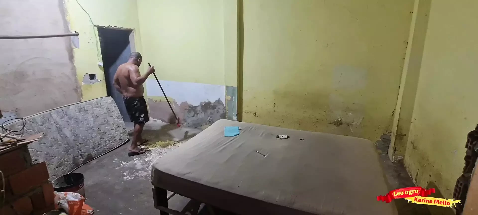 Young Girl Seducing Bricklayer – Anal Teen