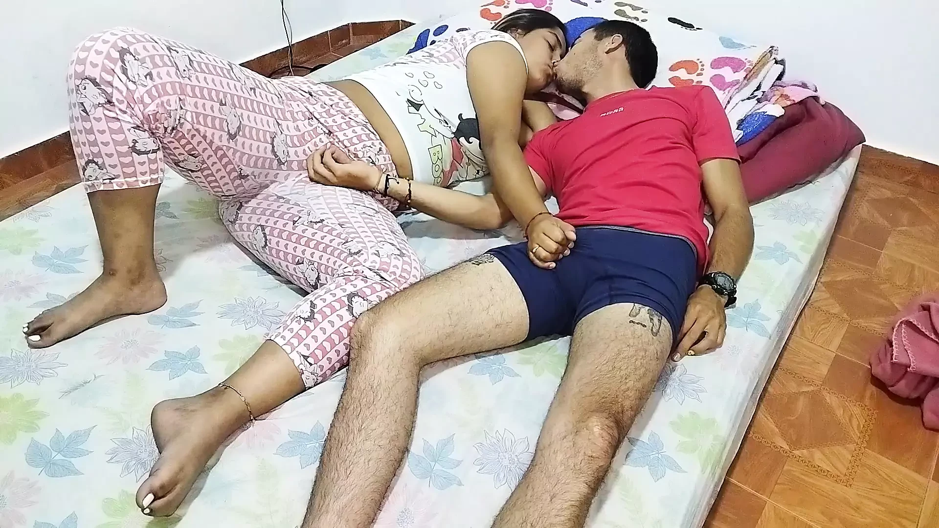 I fuck my girlfriend’s friend while she prepares food Creampie – Hardcore Sex – Cuckold – Porn in Spanish