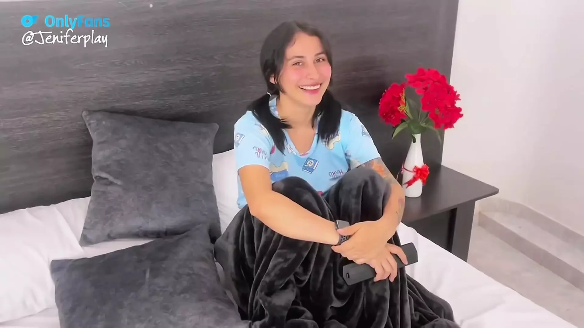 Lost challenge now has to eat my pussy