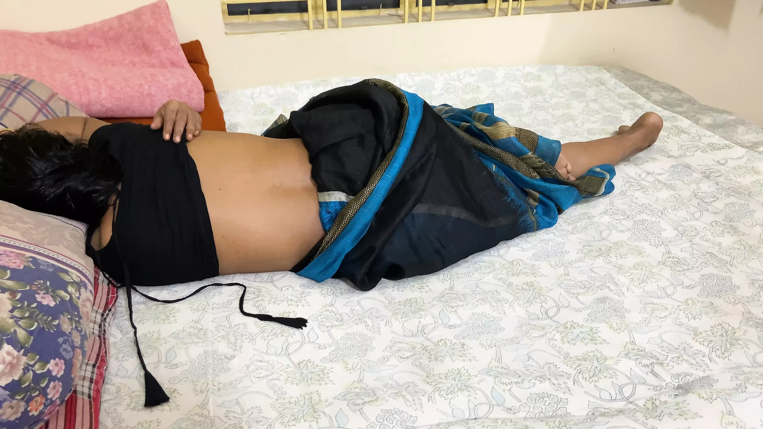 I found my aunty on the bed and started fucking by inserting her ass hole