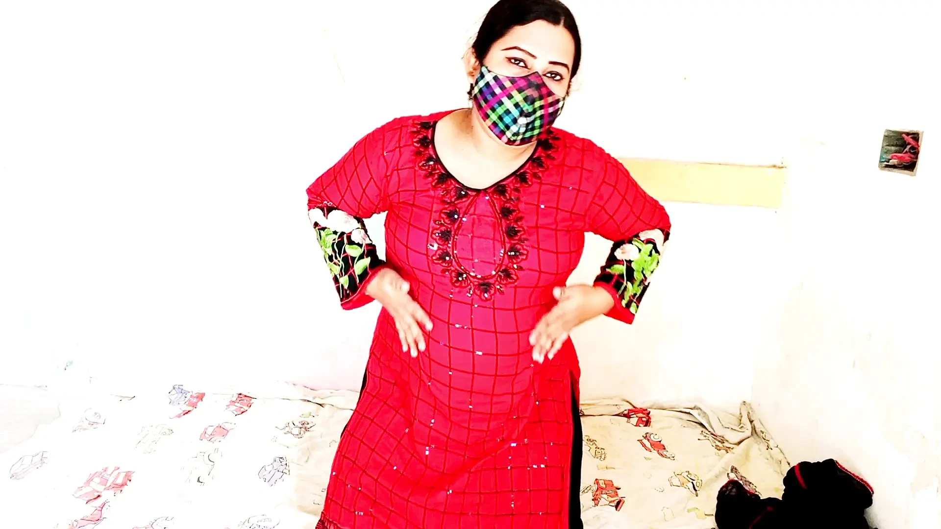 Desi hot solo woman step on finger