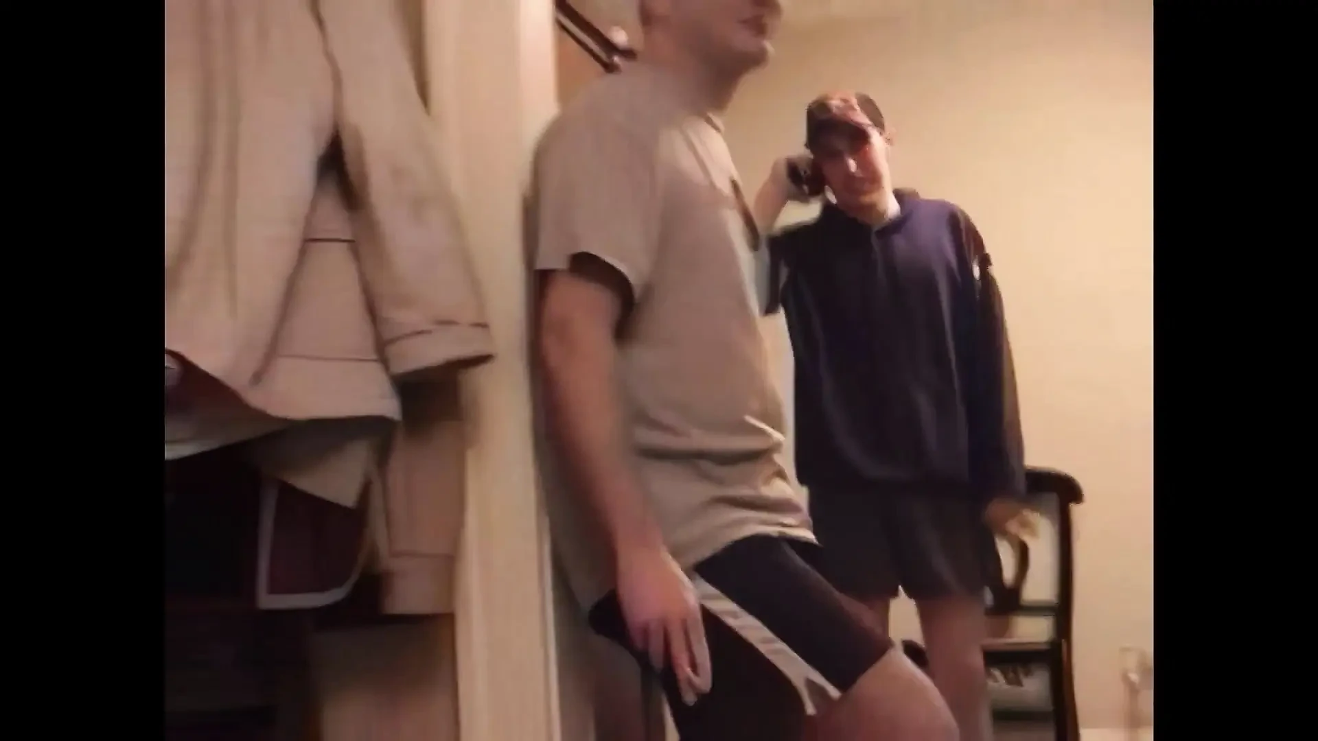 When Straight Guys Stay the Night (2k)