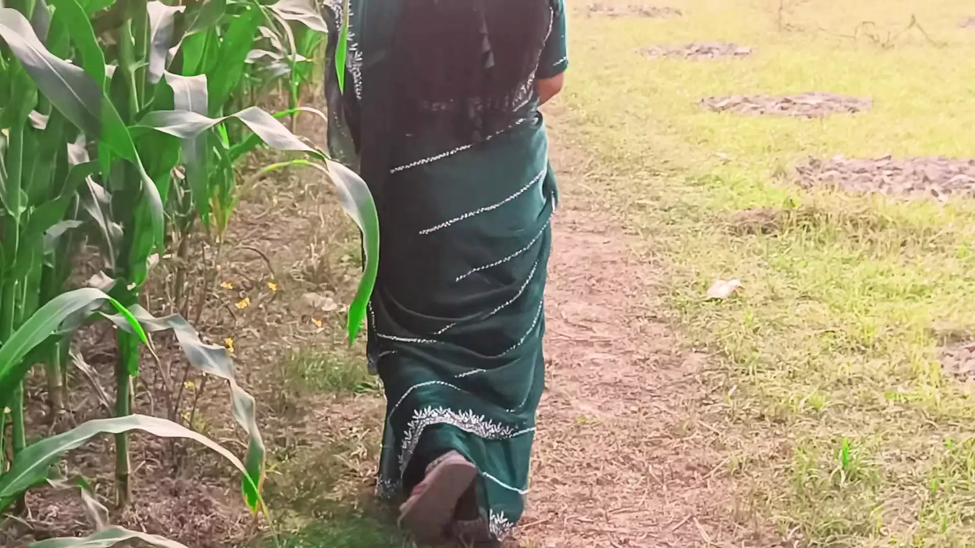 Outdoor fucked in her neighbor bhabhi,with squirt ,pussy licking.