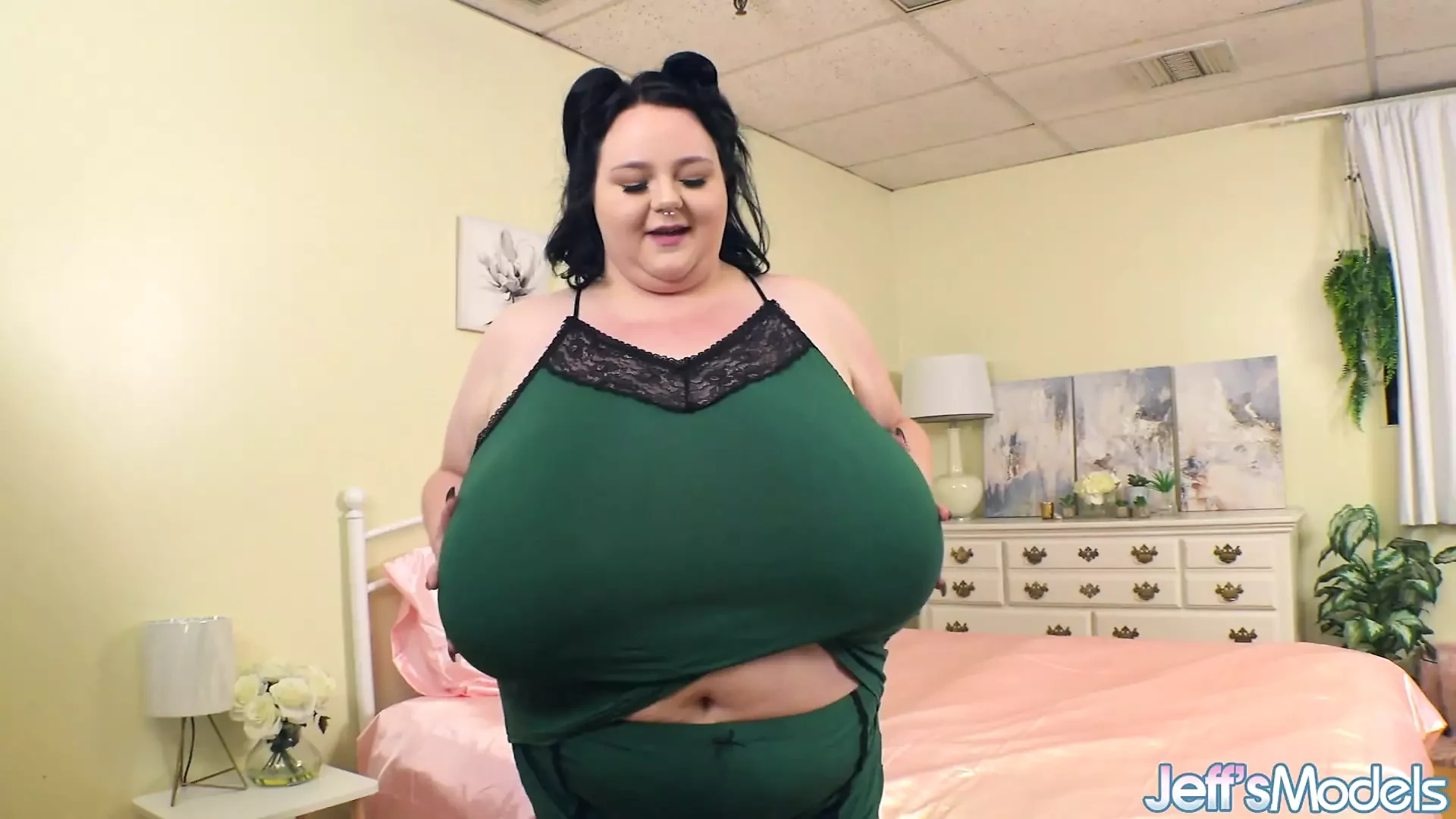 Lucky Grandpa Is Having a Wild Reverse Gangbang With Four Chubby Sluts