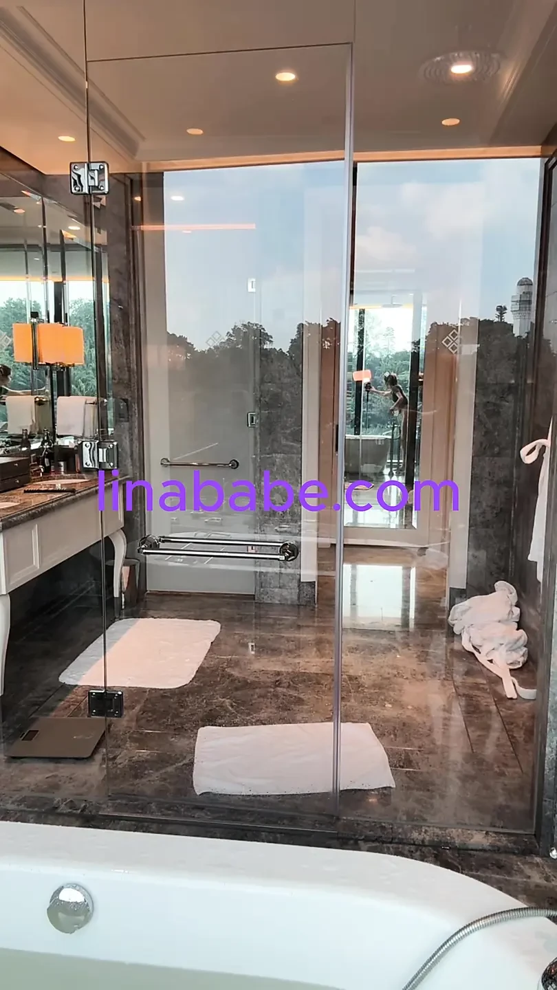 Busty Slut Thai Wet And Dry Twerking Real Good