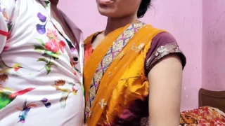Desi maid Ghar ka safhai kar rahi thabhi usaka Malik ake bola pahale muze chodana hai baad me safhai kar lena