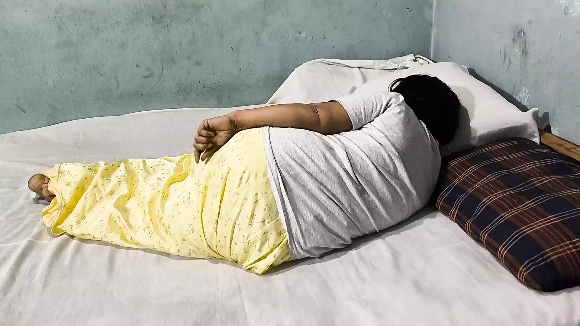 I see my aunty looking very sexy.Then I hugged her and started fucking her in the ass.