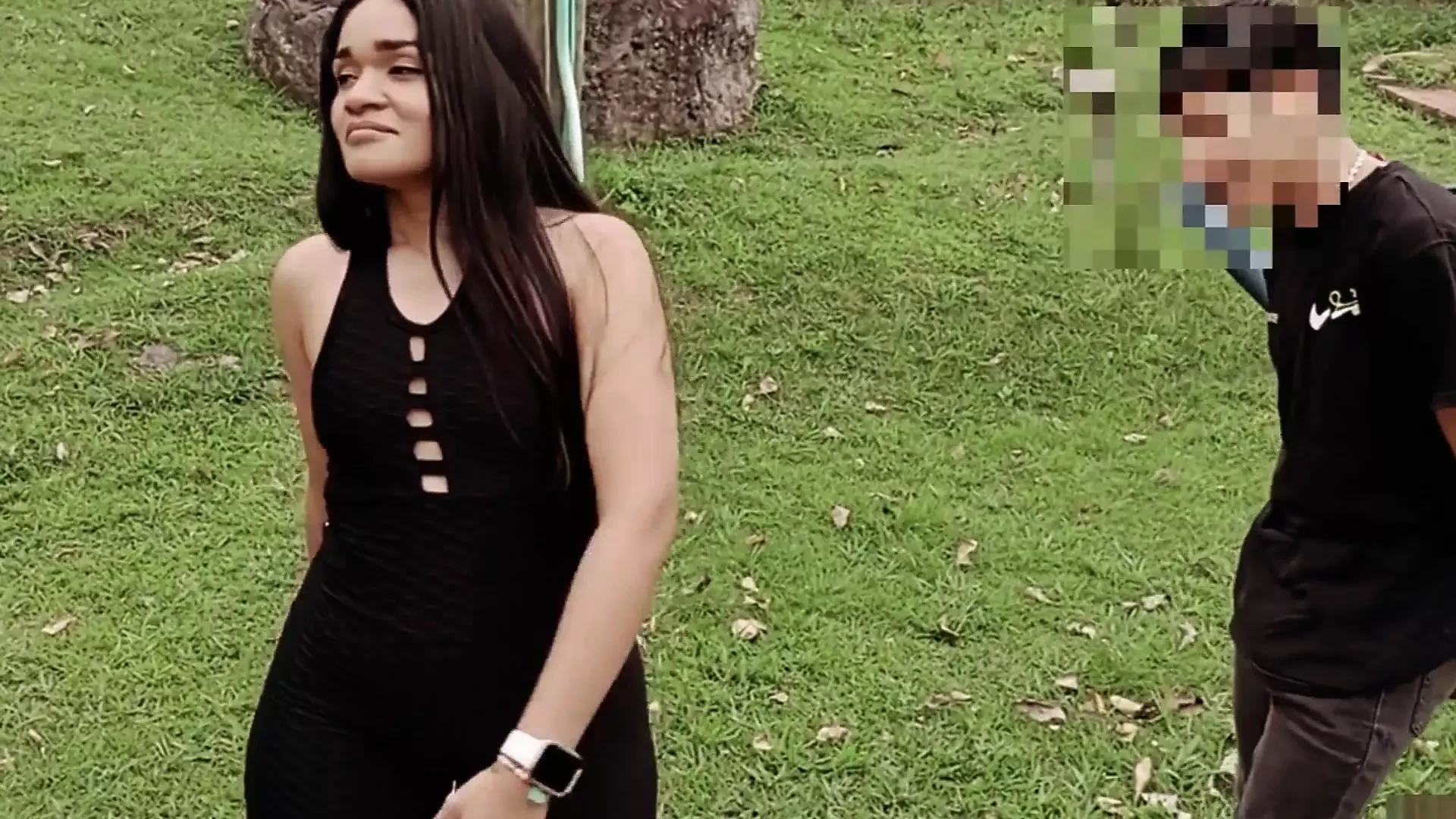 The landlady of the house eats the gardener’s dick