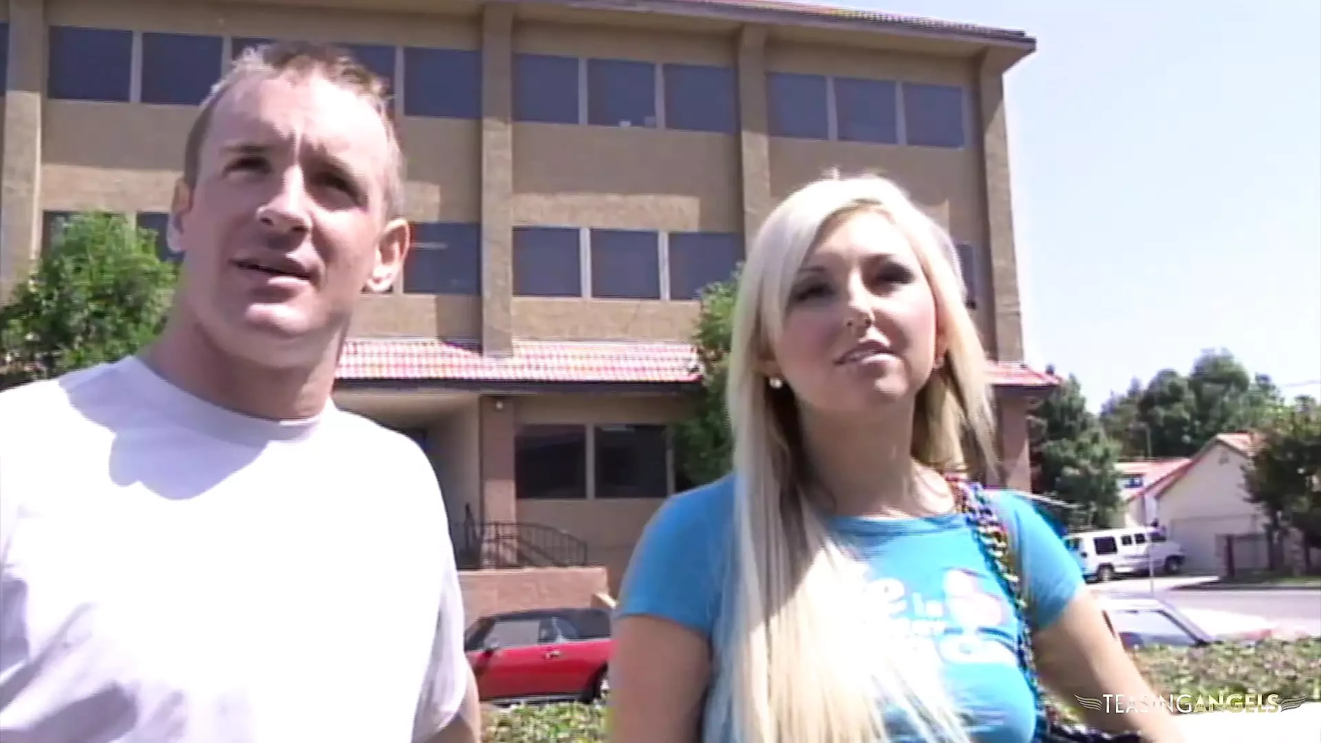 Picking up strangers and then fucking them is what makes the blonde very happy