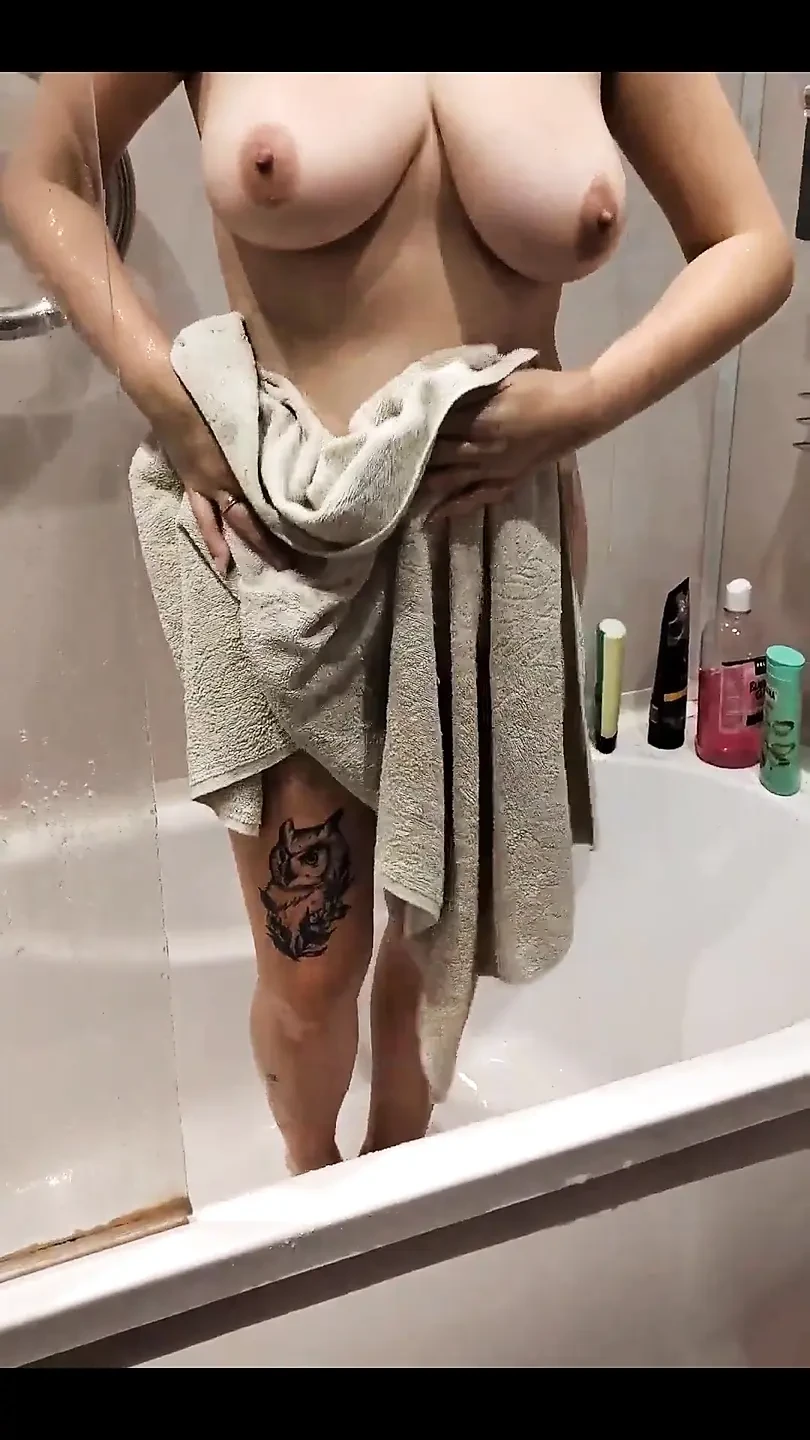 Sneaky Glance at Neighbors Steamy Shower & Big Boob Show