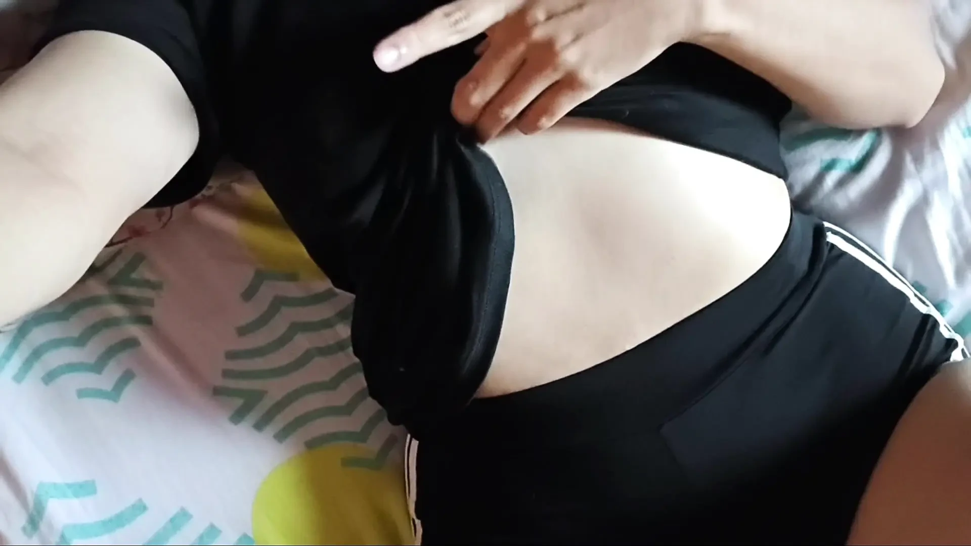 OMG A VIDEO OF THE COLLEGE GIRL TOUCHING HER PUSSY