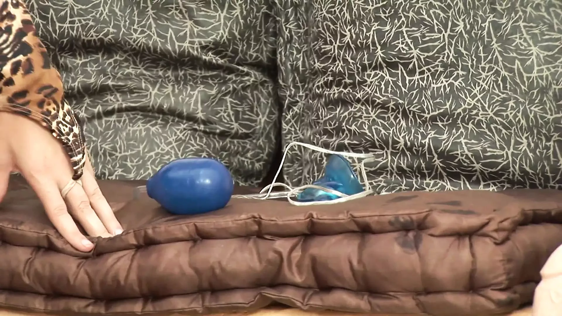 Massive perfect babe pushes big dildo up her cunt