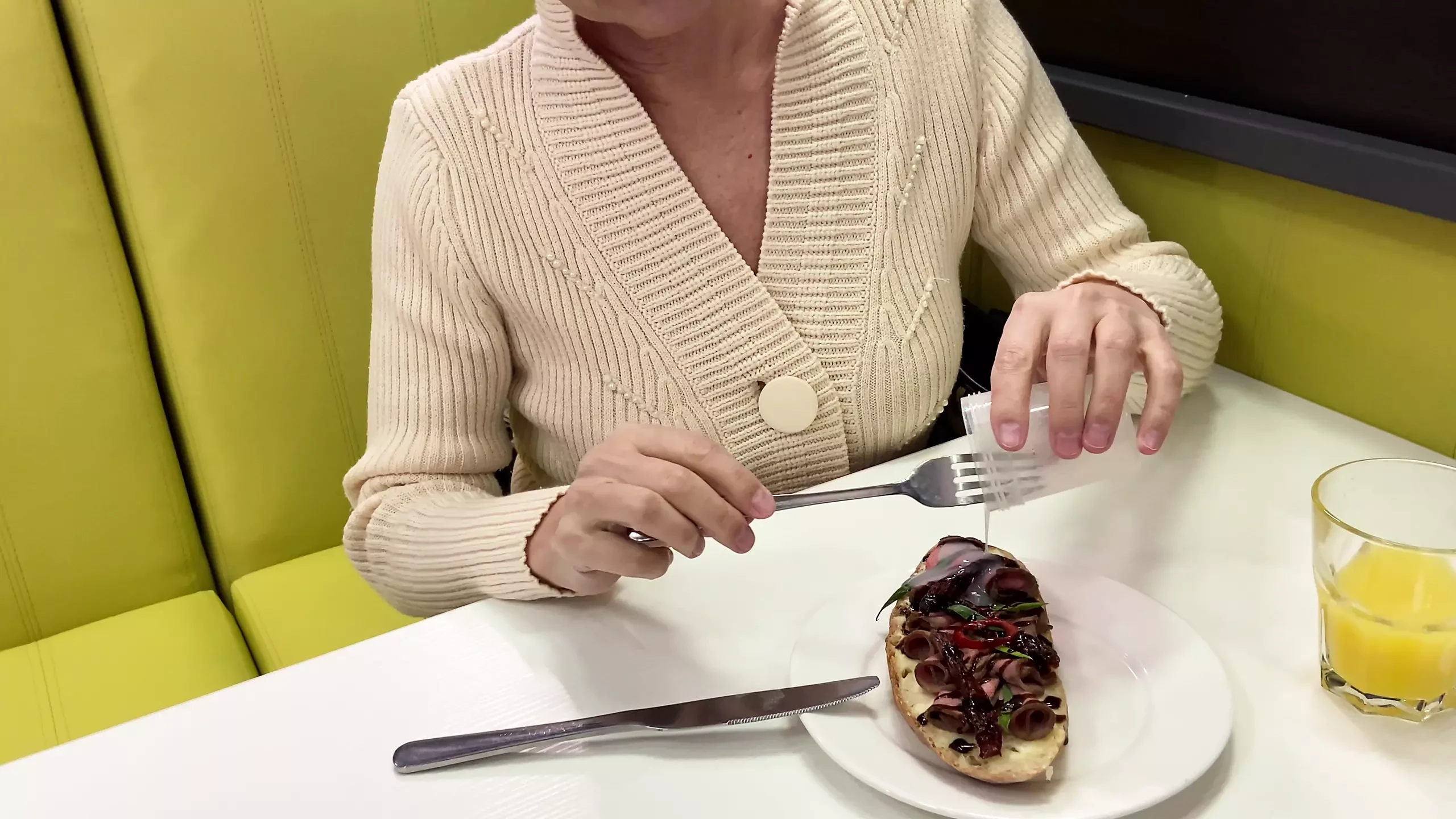 Mature food fetish in restaurant huge cumshot