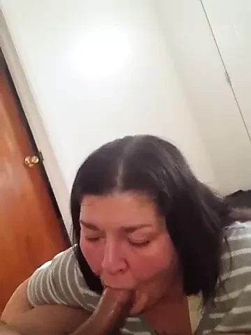 Mature maid sucking boss’ cock at work