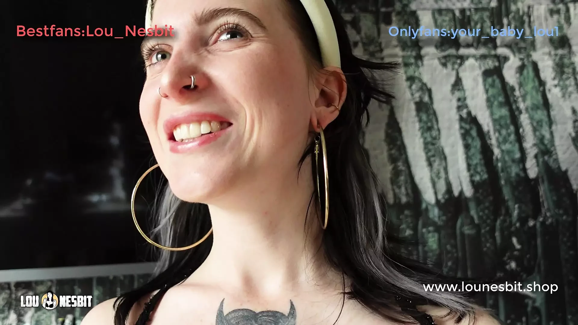 Deine Sitznachbarin lenkt dich waehrend der Mathestunde ab by Lou Nesbit, Lia Louise