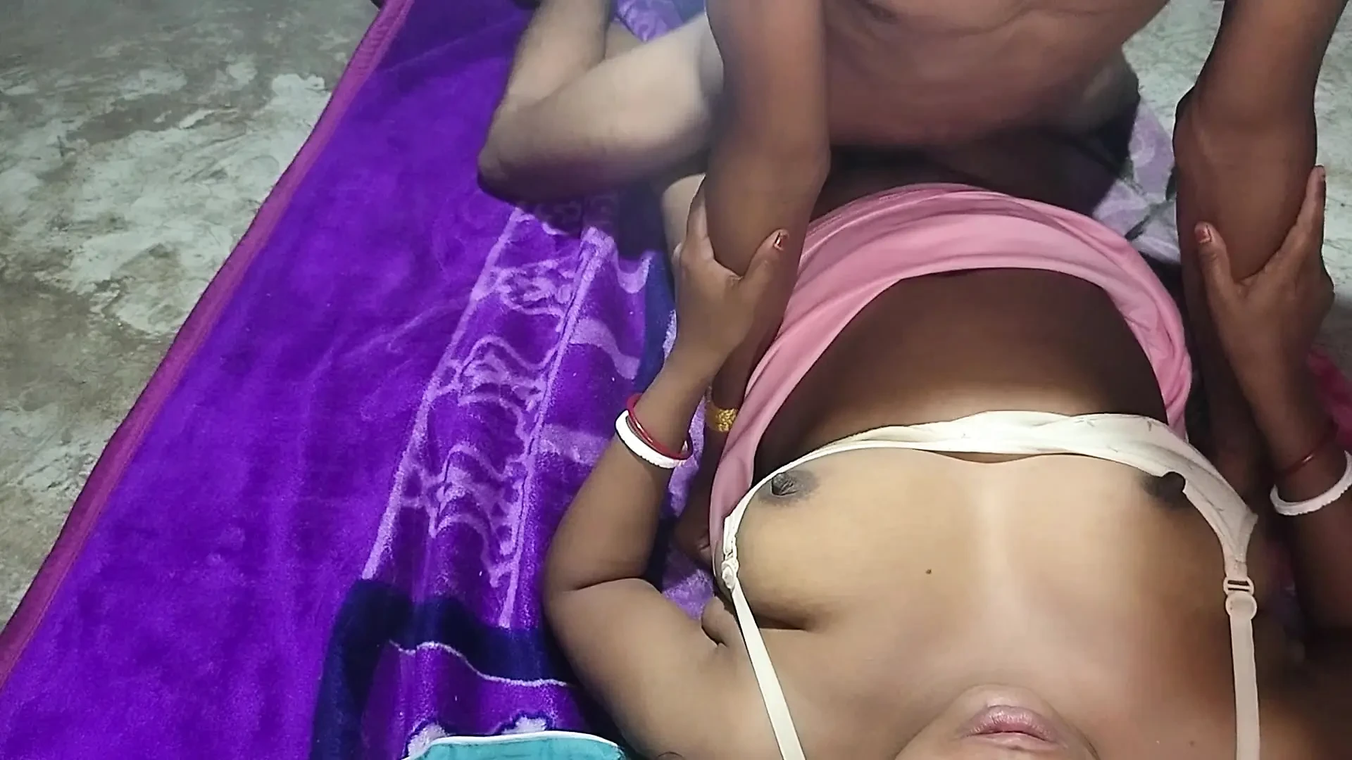 Mamoni bhabi close up bangle hot romence in village