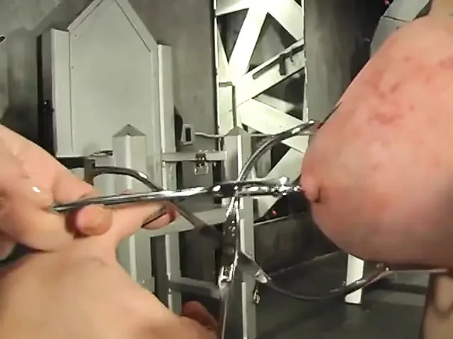 Juggy blond fem dom female parent sticks clothespins on fat brunettes tits