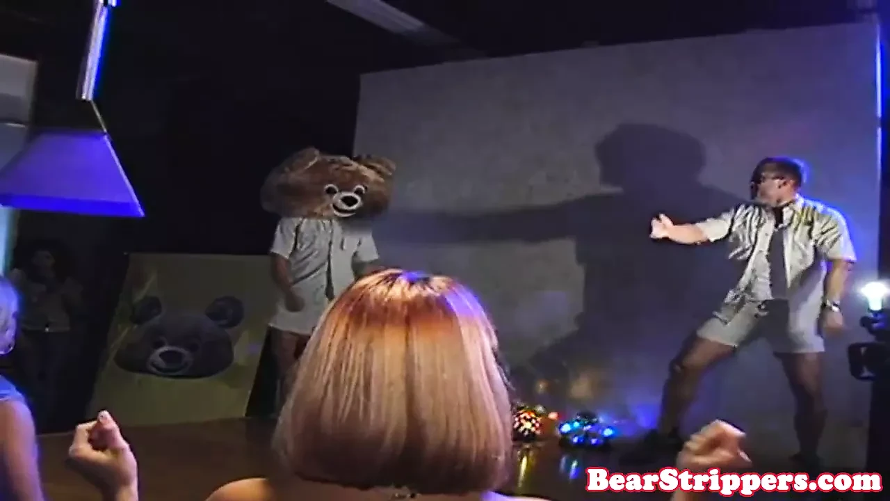 Blonde babe pussy fucked by stripper