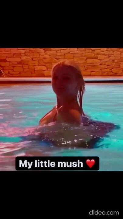 Ariel Winter with blonde hair