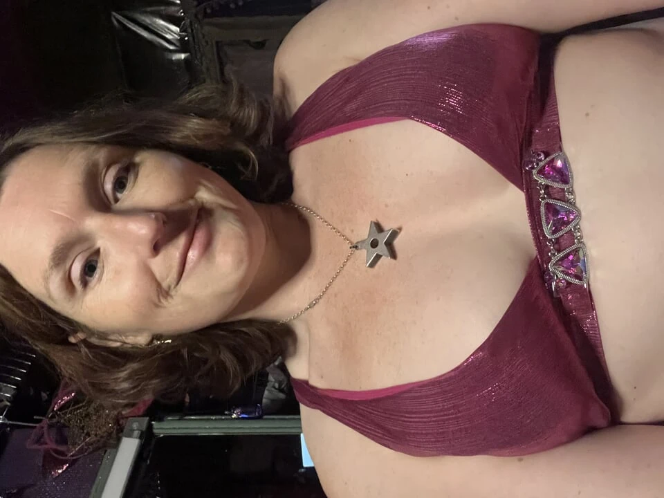 Ass slapping, butt hole finger sniffing, bush busting out of my bikini lap dance. BRAND NEW CONTENT from Rachel Wriggler