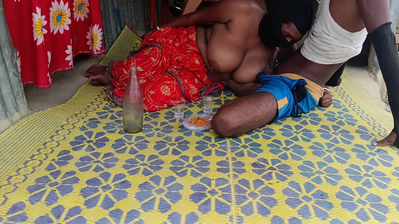 Desi bhabhi sharab pee kar land chusa