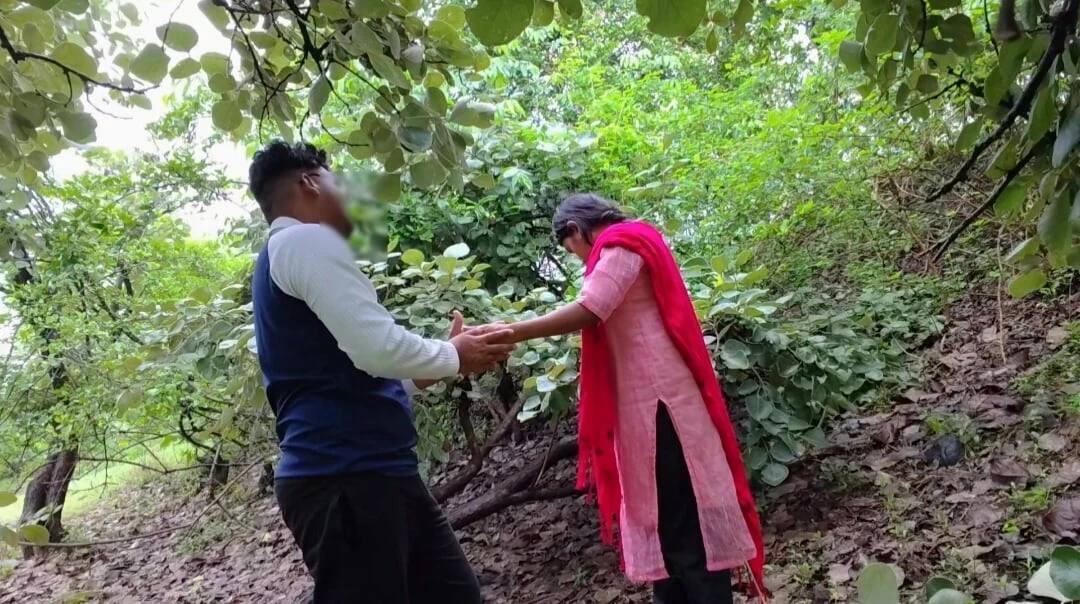 Desi College girl movies Hindi – my friend’s wife to the jungle, Bhabhi lives in my neighborhood, today let me fuck your ass.